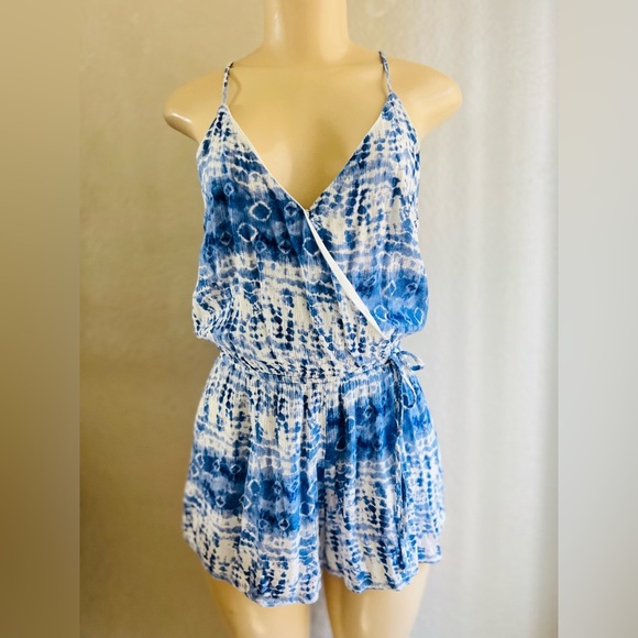 ONE ❤️ CLOTHING Short Romper, Blue & White Size XS LIKE NEW - Picture 1 of 16